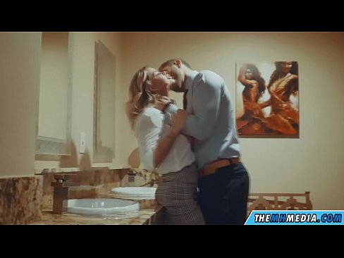 ❤️ Quan una rossa tetona et sedueix en un lavabo públic ☑ Vídeo porno al ca.taxiporec.top ❤